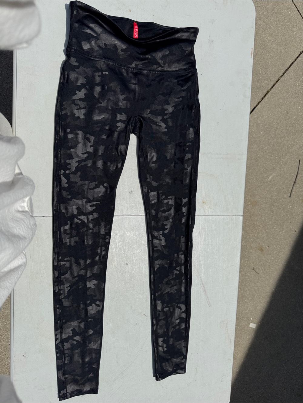 Womens Black Camo High-Waist Leggings